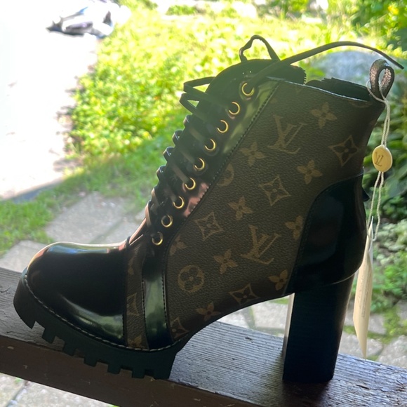 Louis Vuitton - Picture 3 of 8